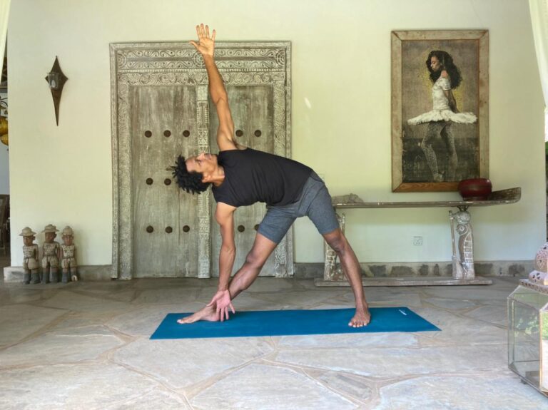 Improve Posture & Energy: USA Synergy Yoga’s 5-Minute Daily Desk Routine